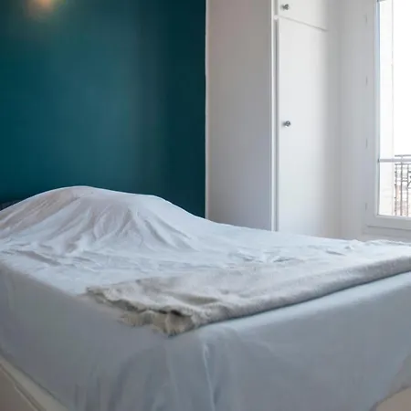 Nice 30m With Open View In Clichy